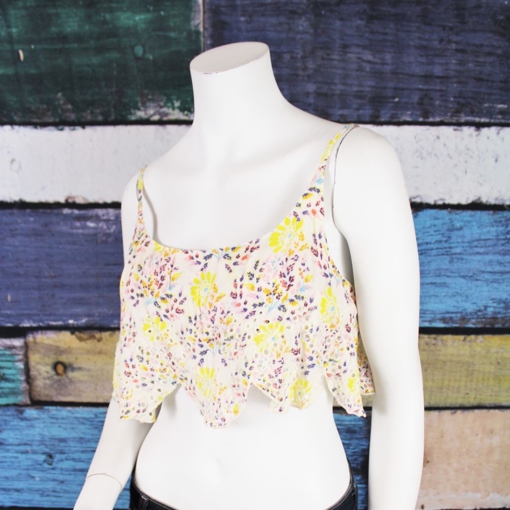 NEW Intimately FP Floral Eyelet Lace Crop Top - Picture 2 of 7